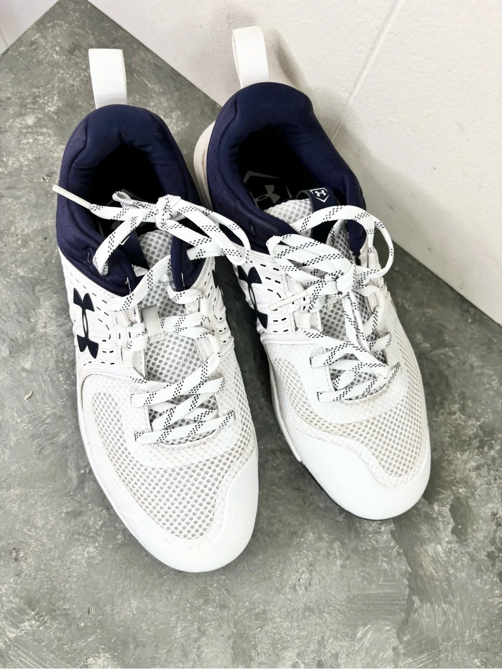 Under Armour womens blue white glyde ST softball cleats size 7.5/EU 38.5